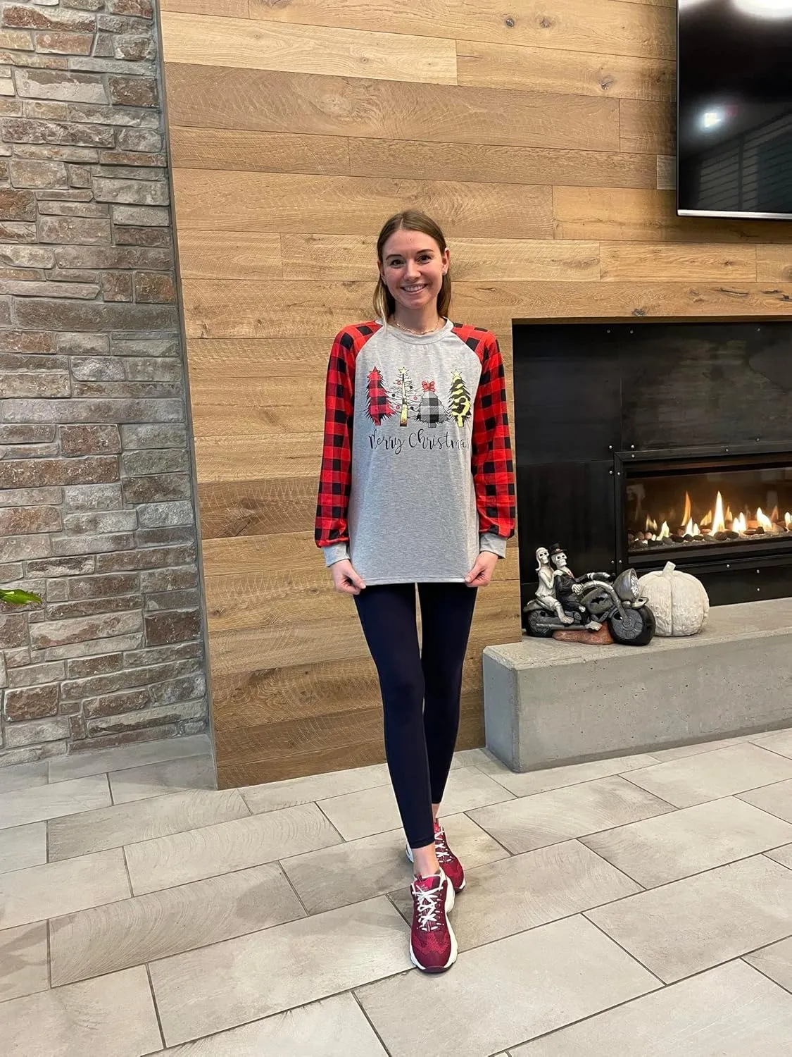 Binshre Merry Christmas Shirts for Women Christmas Tree Sweatshirts Funny Plaid Holiday T Shirt Snowflake Long Sleeve Tops