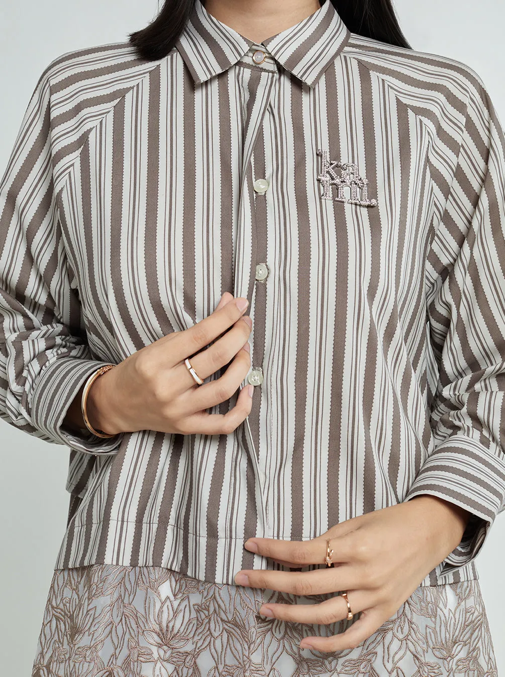 DAIRA EMBROIDERY TOP BEIGE