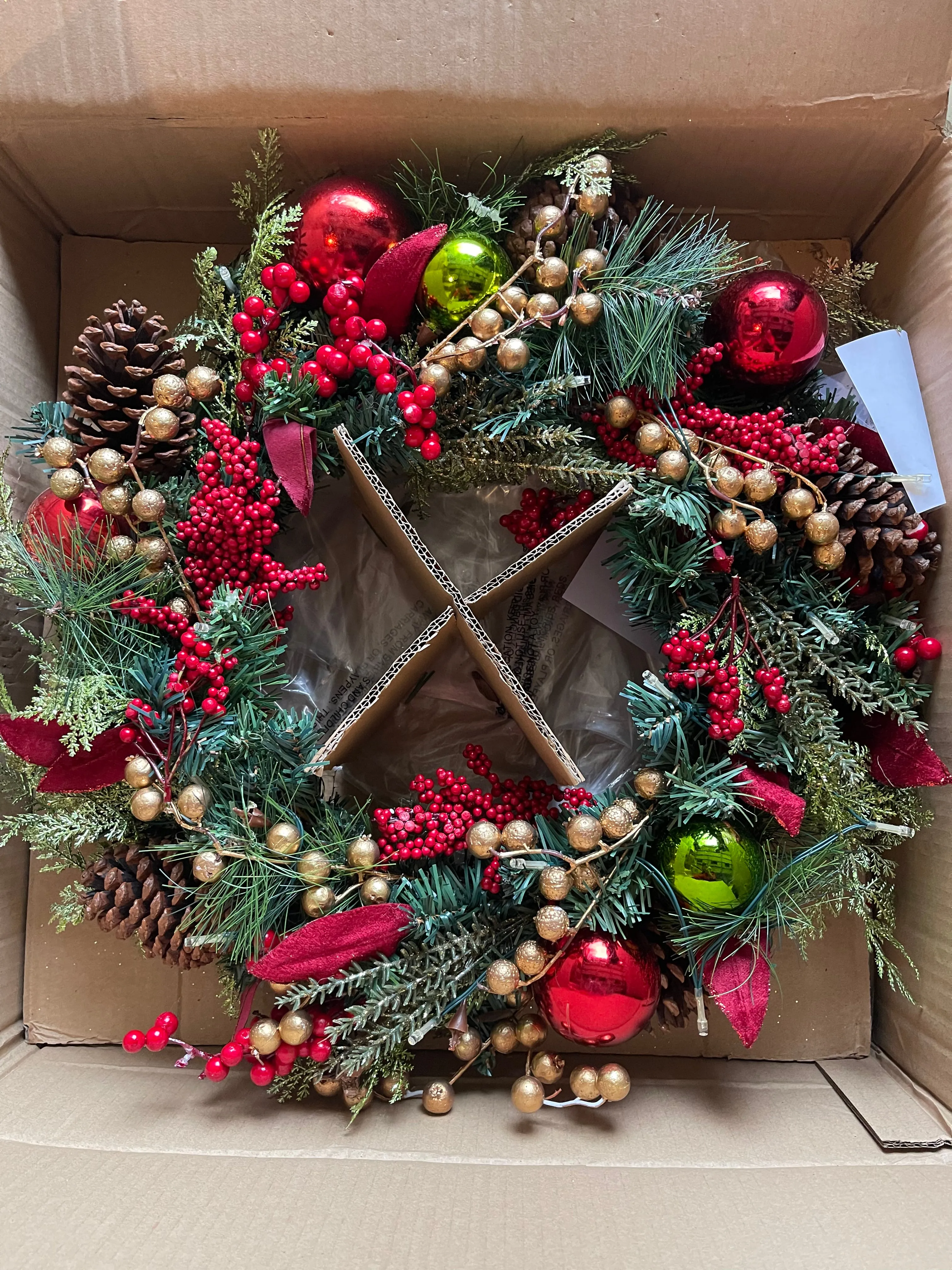 Indoor/ Outdoor Illuminated 24" Holiday Wreath