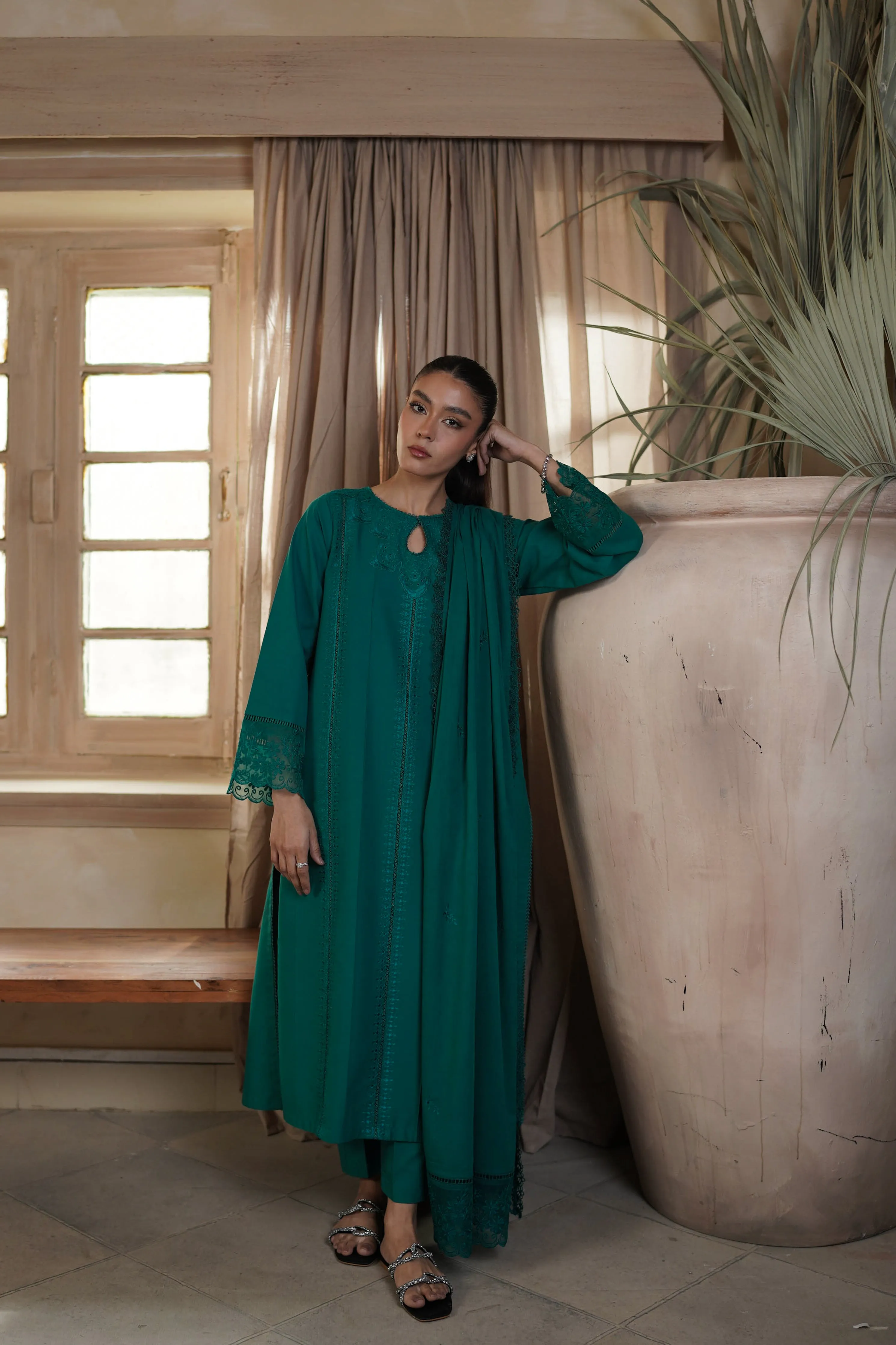 ZINC EMBROIDERED THREE PIECE SET - RAMADAN EDIT